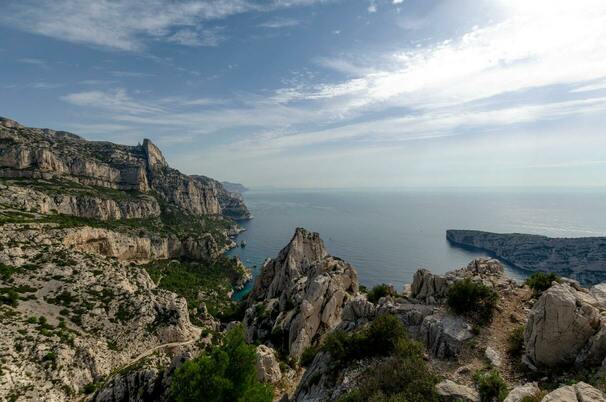 Photo du Parc national des Calanques avec une vue sur la mer